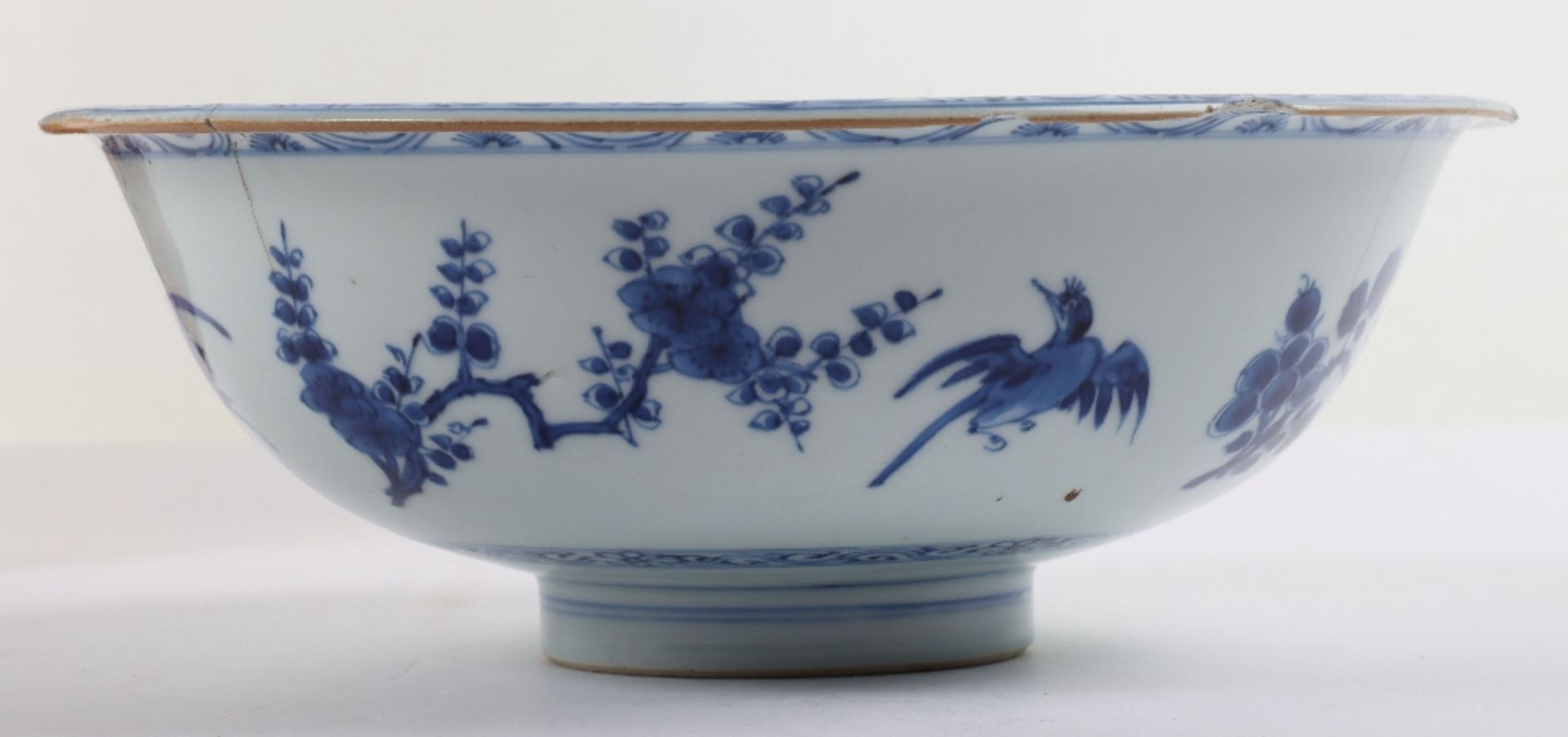 An 18th century Chinese blue and white bowl, unmarked - Image 12 of 27