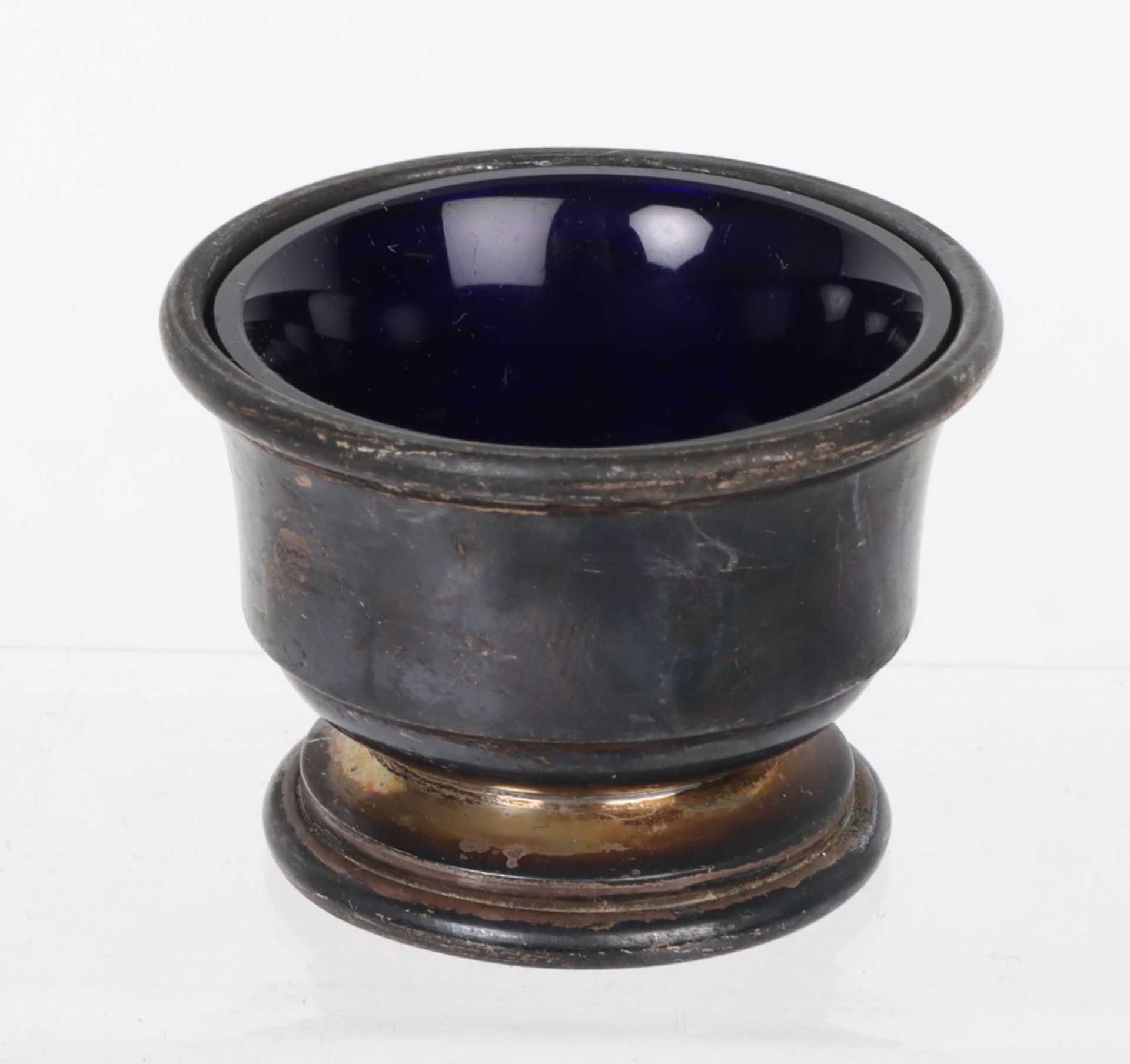 A 20th century silver and pique work circular box, Birmingham 1925 - Image 5 of 14