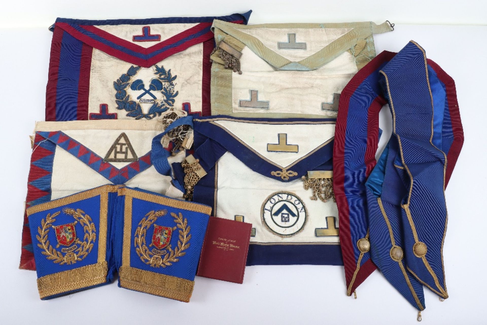 A leather suitcase of Masonic regalia - Image 5 of 7