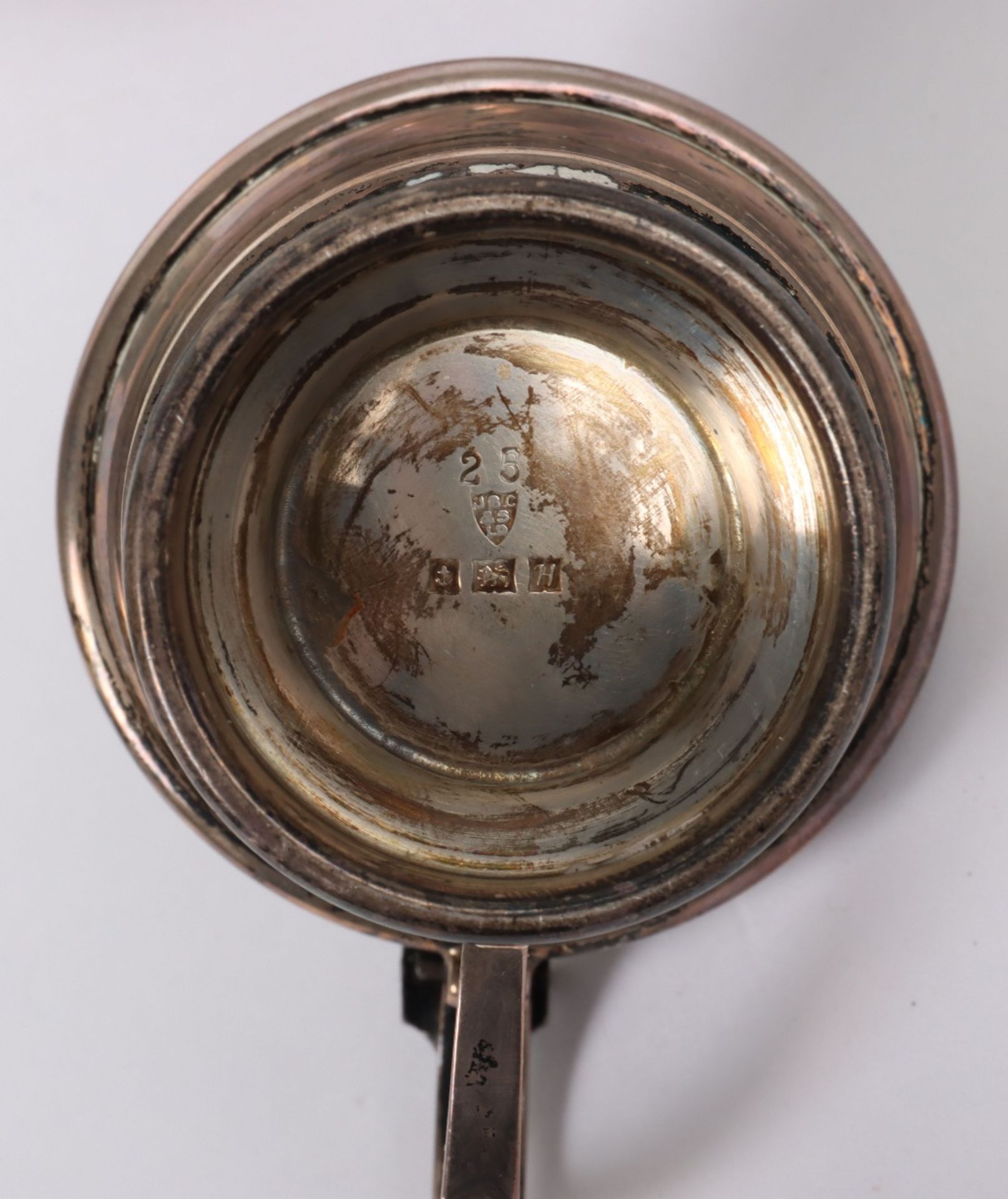 A 20th century silver and pique work circular box, Birmingham 1925 - Image 12 of 14