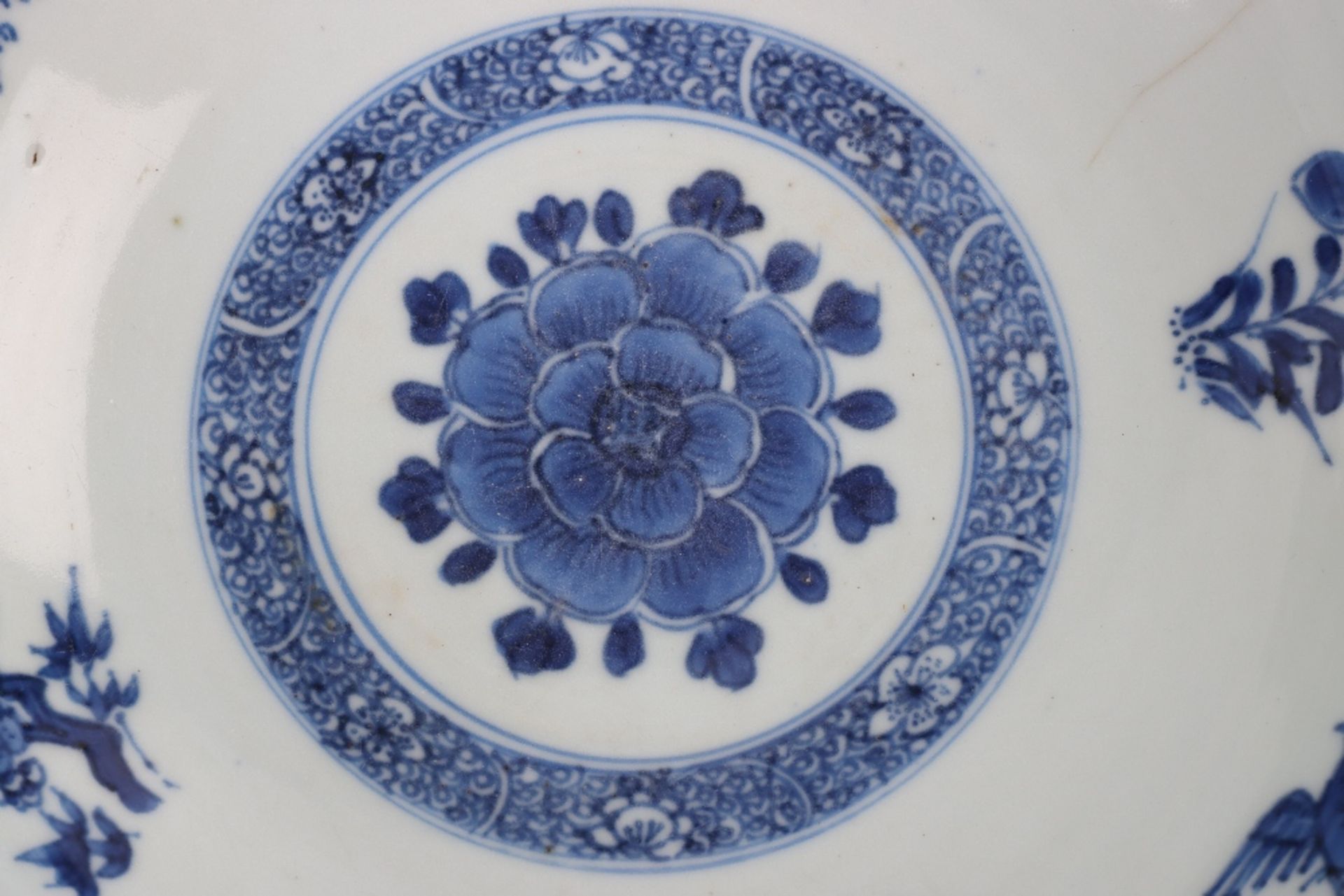 An 18th century Chinese blue and white bowl, unmarked - Image 9 of 27