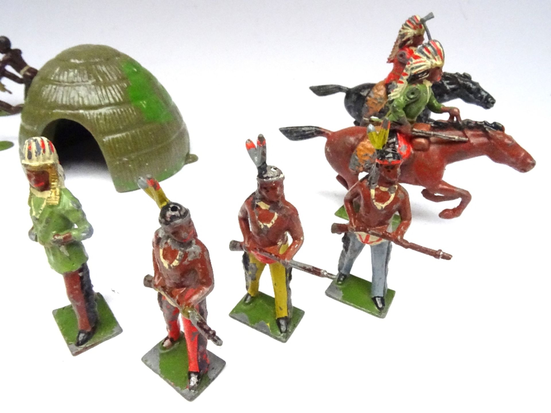 Britains set 147, Zulus - Image 3 of 6