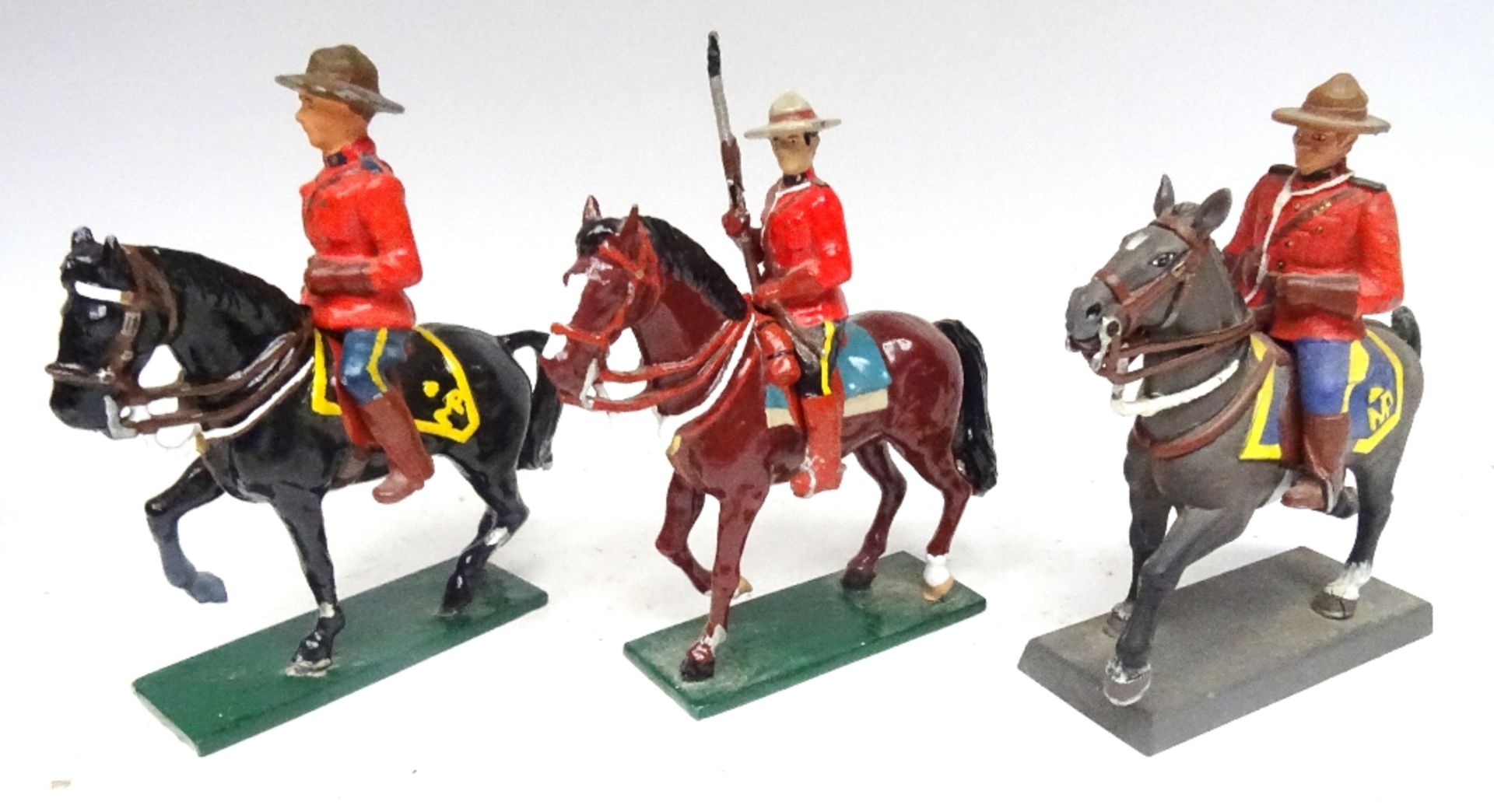 RCMP figures in solid metal, 65 to 75mm scale - Image 3 of 6