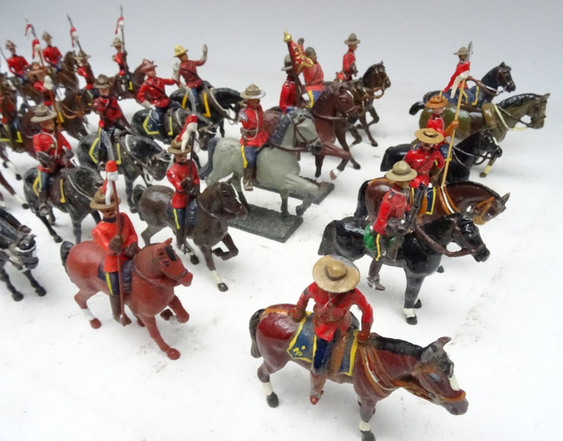 New Toy Soldiers Royal Canadian Mounted Police in stetsons, mounted - Image 2 of 5