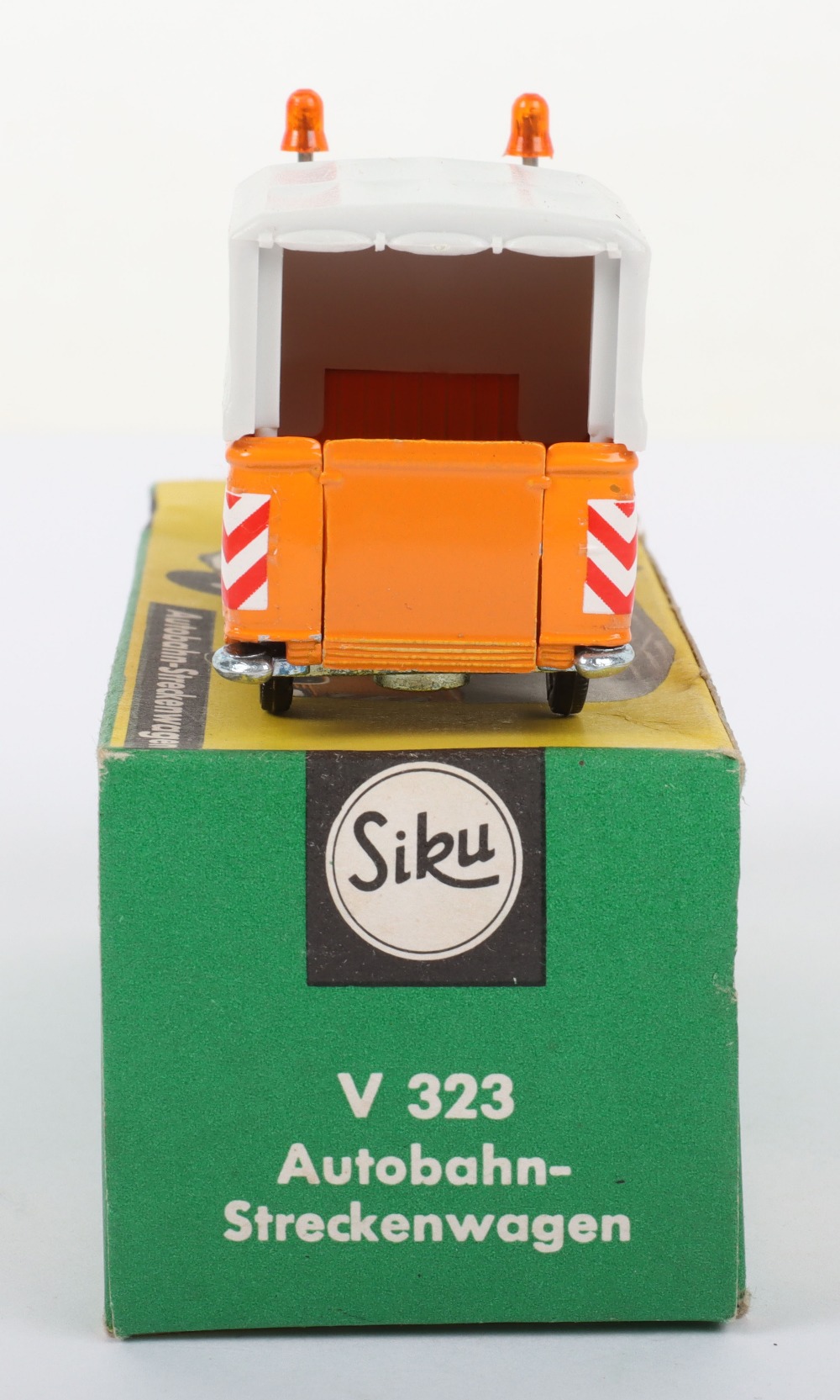 Siku (Germany) V 323 Ford Taunus Autobahn Streckwagen - Image 4 of 5