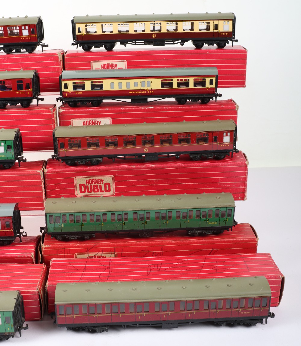 Eleven Hornby Dublo 00 Gauge 2-Rail Boxed Coaches - Image 3 of 3