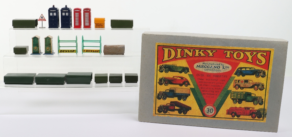 Two Dinky Toys 43a Tinplate RAC call boxes - Image 2 of 3