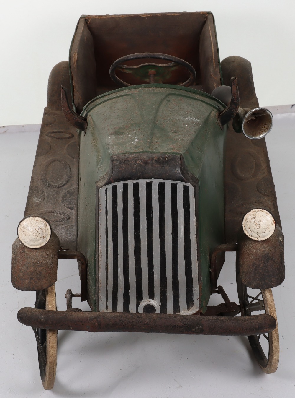 A Tri-ang pressed steel Vauxhall child’s pedal car, English circa 1940 - Image 2 of 10