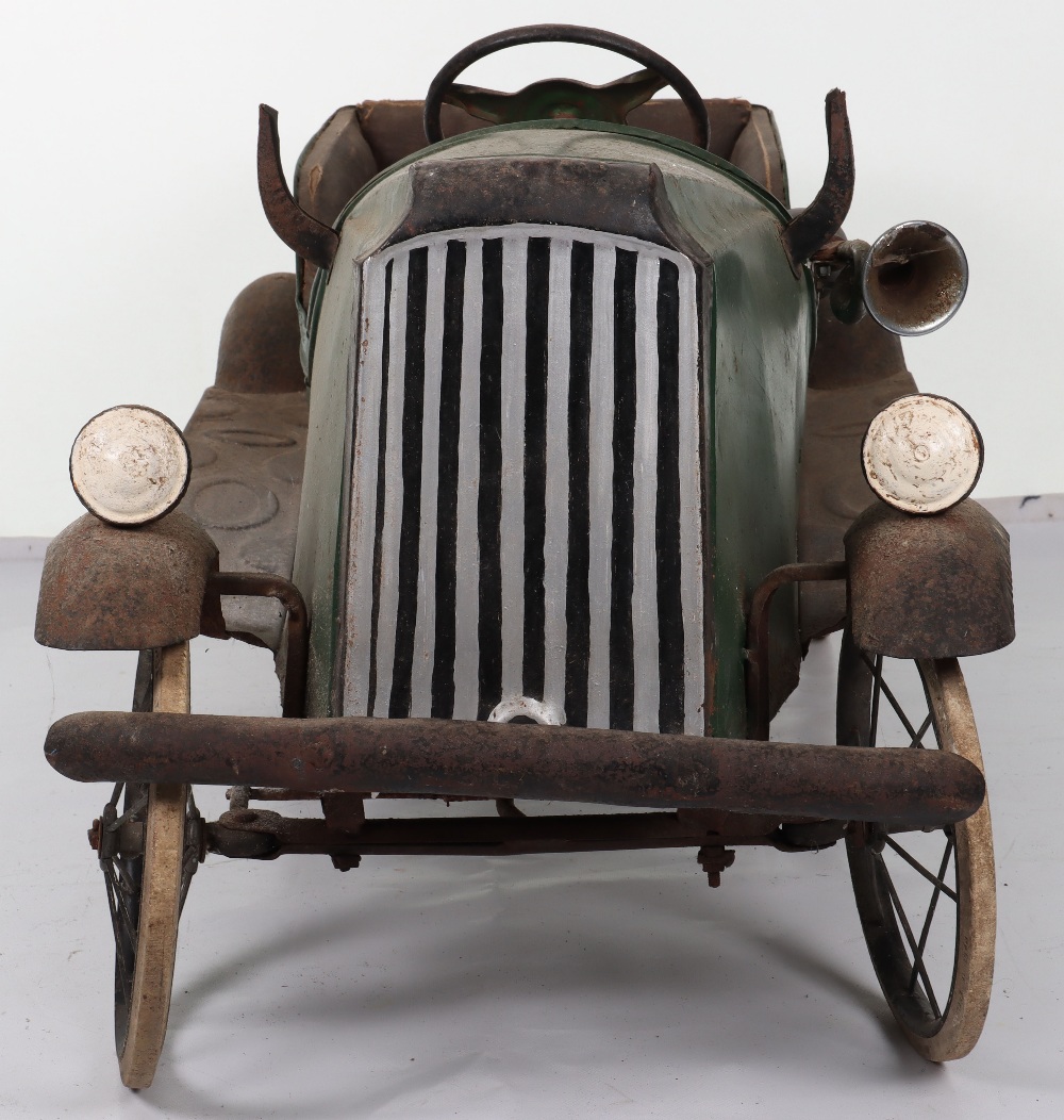 A Tri-ang pressed steel Vauxhall child’s pedal car, English circa 1940 - Image 3 of 10