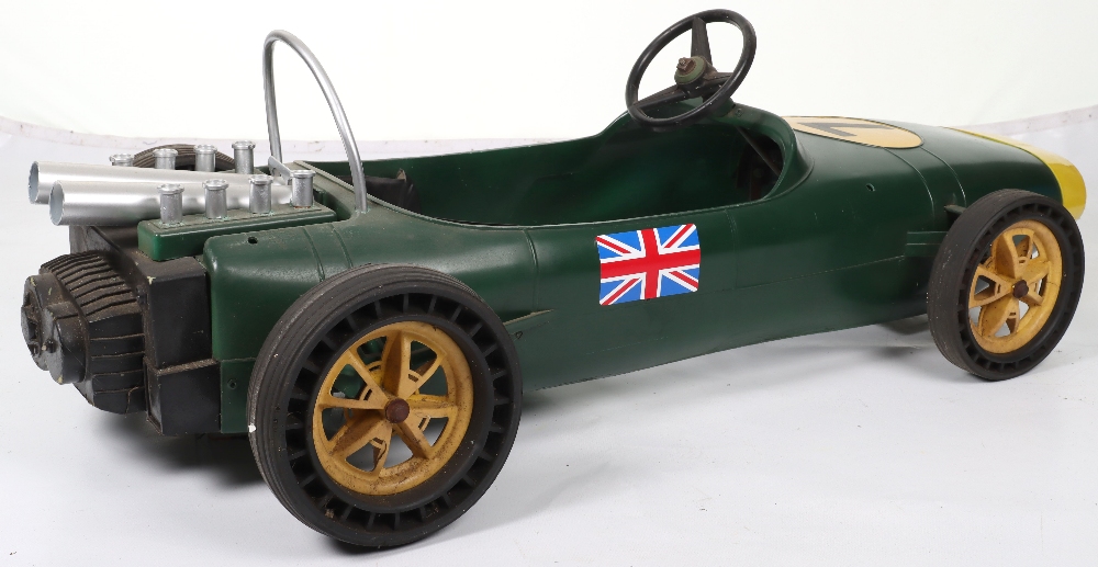 A Tri-ang moulded plastic Lotus child’s battery operated Racing car, English circa 1970 - Image 6 of 9