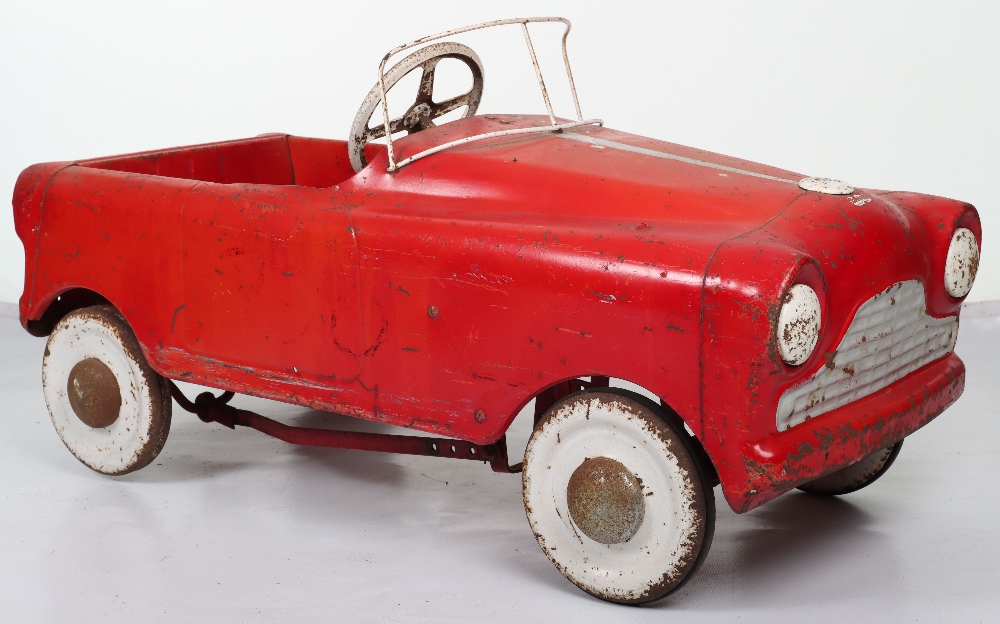 A Tri-ang pressed steel child’s pedal car, English 1960 - Image 4 of 10
