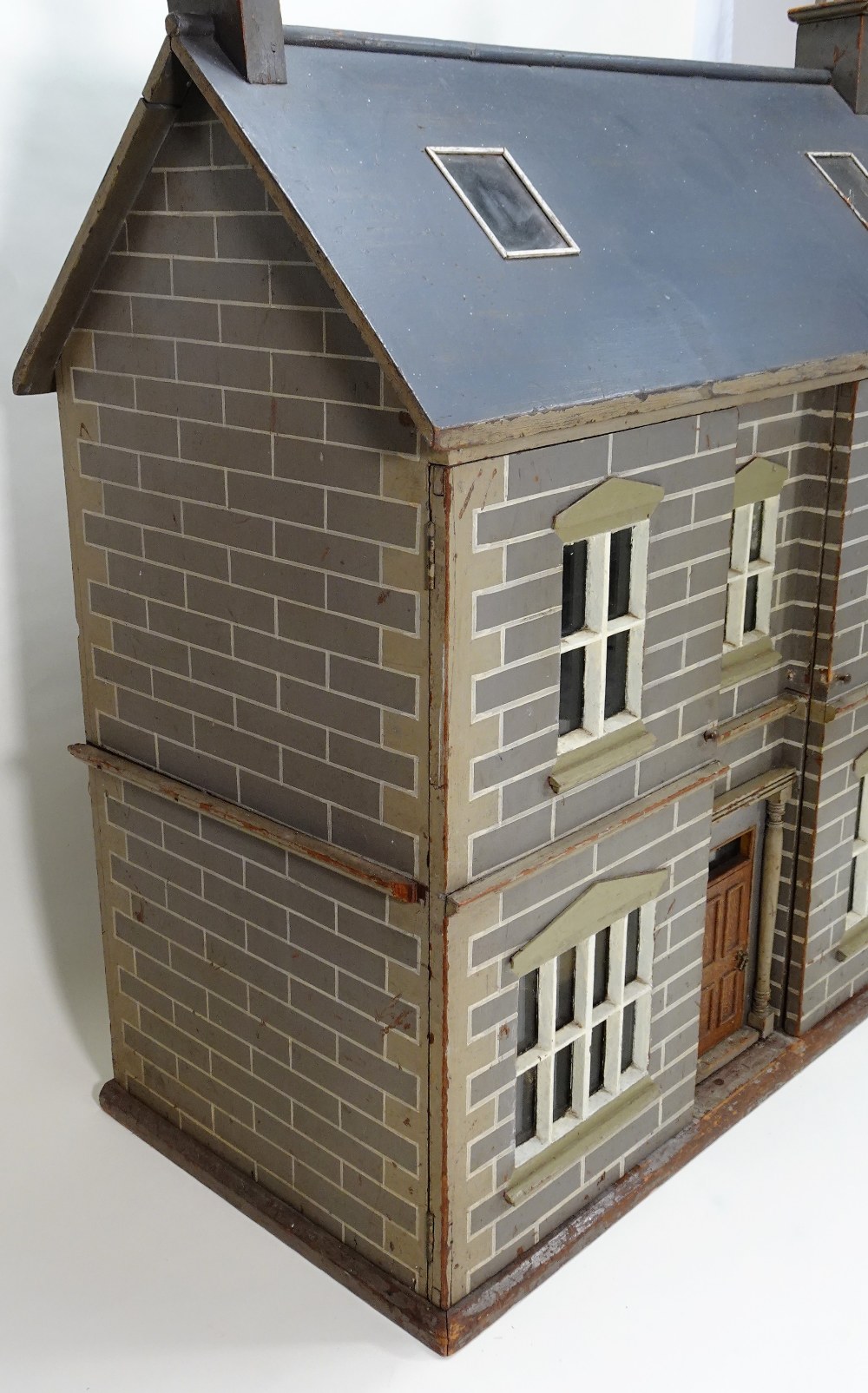 A good painted wooden Dolls House, English late 19th century, - Image 4 of 7