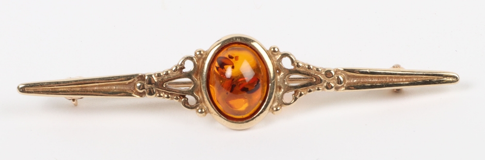 A 9ct gold and amber set bar brooch