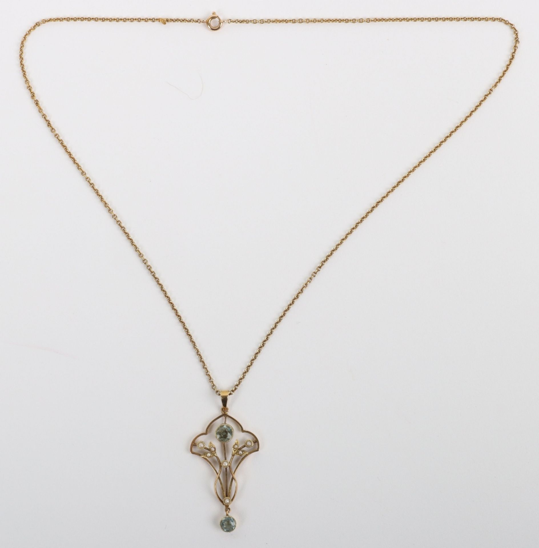 An Art Nouveau 15ct gold, aquamarine and pearl open work pendant necklace - Image 4 of 5