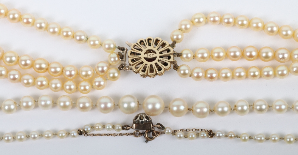 A single row cultured pearl necklace with diamond and 9ct (unmarked) clasp - Image 5 of 5