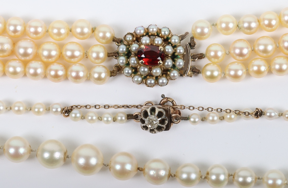 A single row cultured pearl necklace with diamond and 9ct (unmarked) clasp - Image 3 of 5