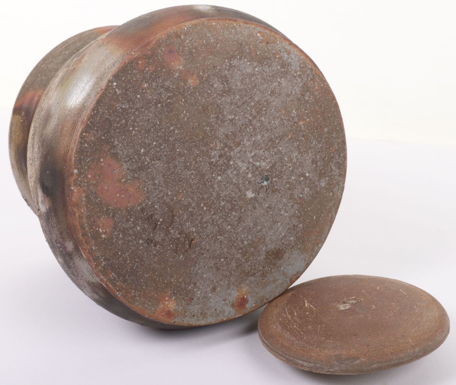 A Japanese 20th century studio ware pot and cover, bizen ware, signed to base - Image 10 of 11