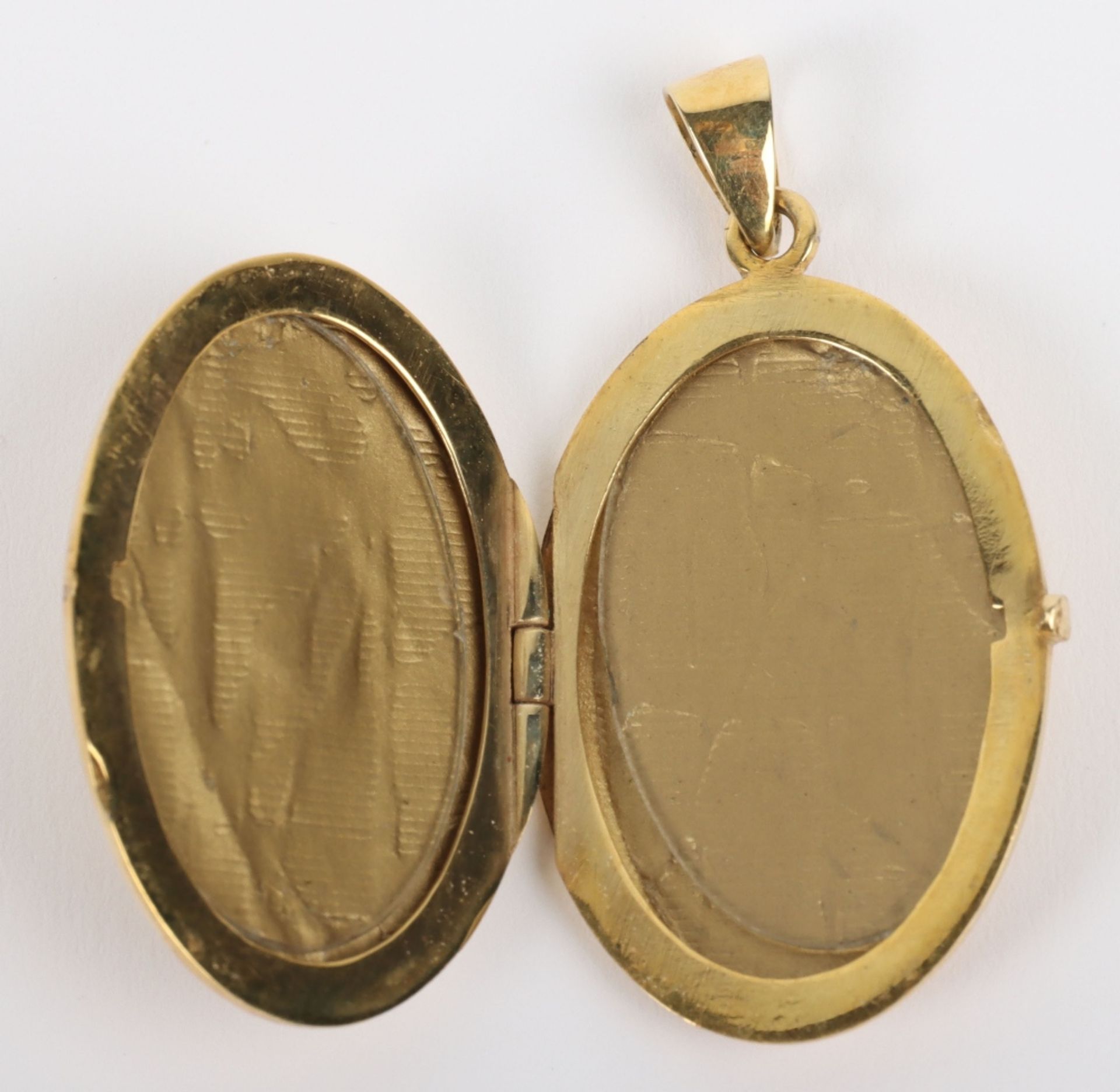 An 18ct gold and turquoise pendant locket - Image 6 of 6