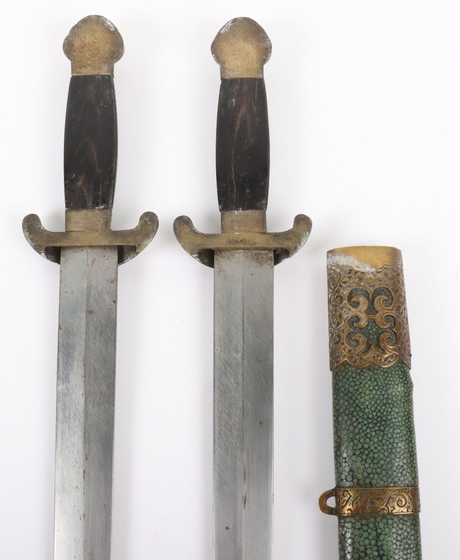 Pair of Chinese ‘River Pirates’ Double Swords, Late Qing Dynasty - Bild 2 aus 12