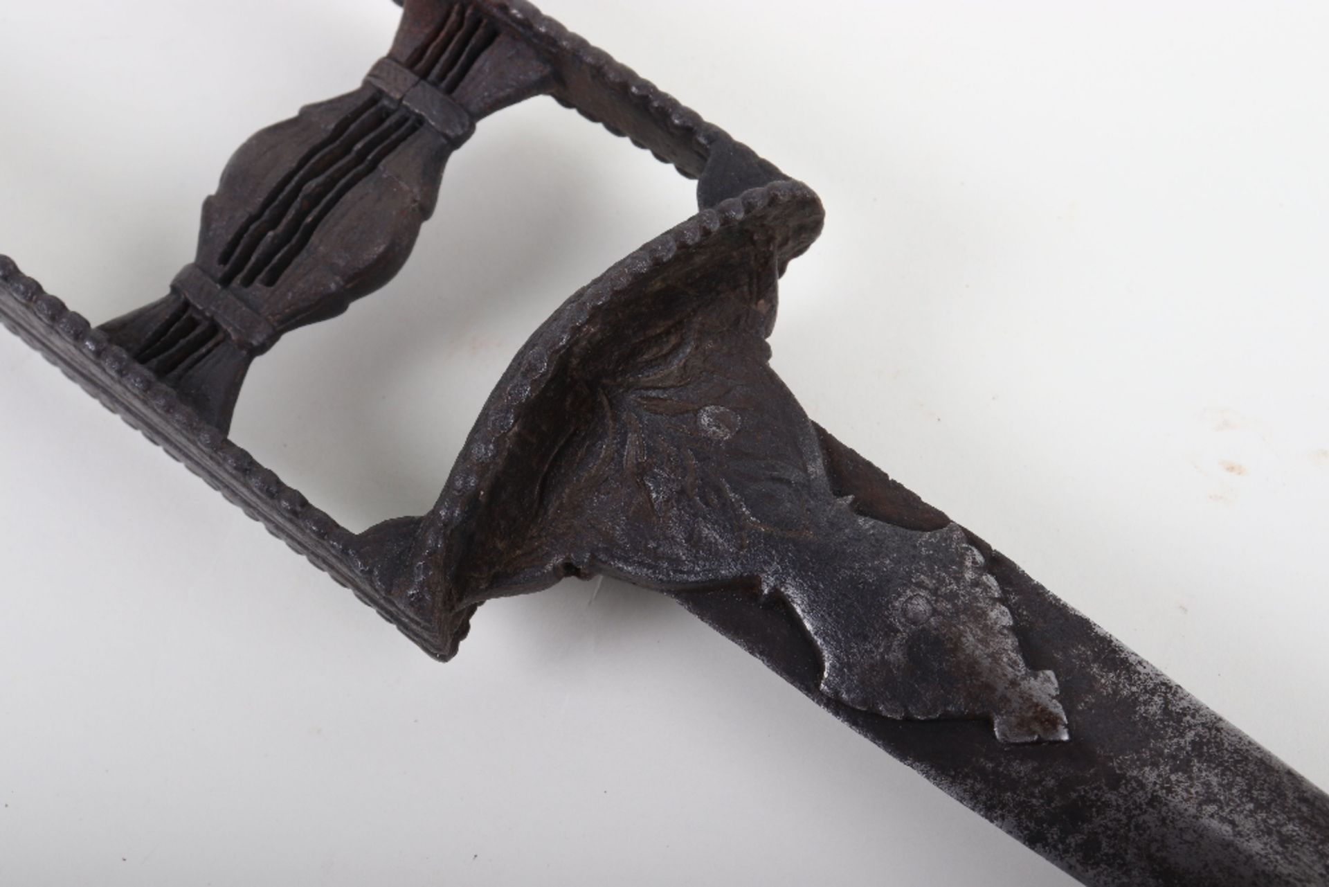 Indian Iron Katar of Tanjore Armoury Type, 17th Century - Bild 4 aus 10