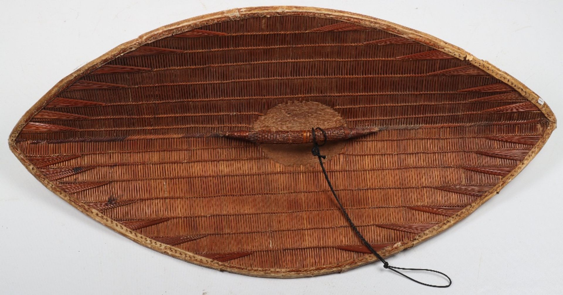 Good Ugandan Wooden Shield of Lenticular Form - Bild 5 aus 8
