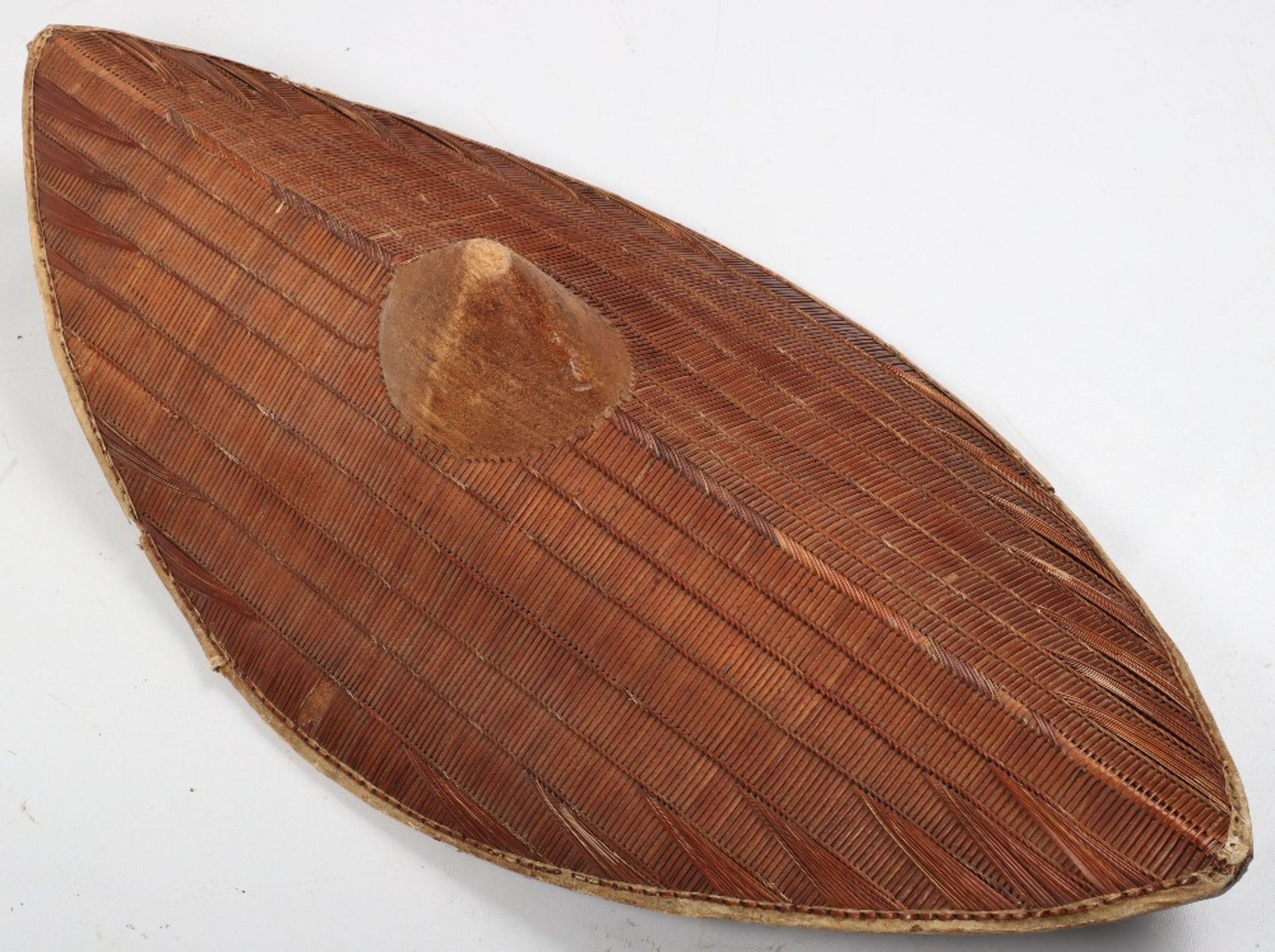 Good Ugandan Wooden Shield of Lenticular Form - Bild 2 aus 8