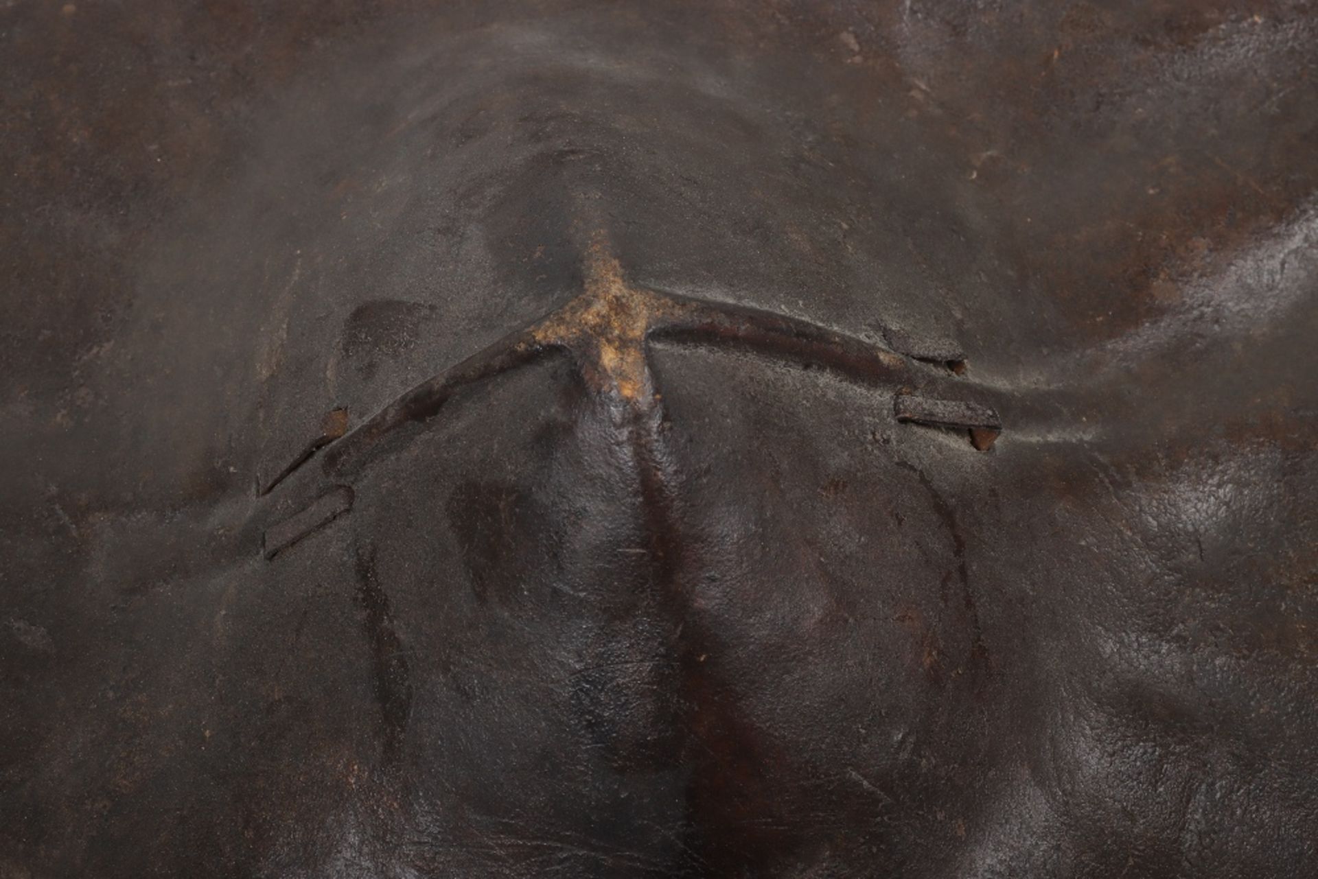 Sudanese Hippo Hide Shield of Conventional Form - Bild 3 aus 6
