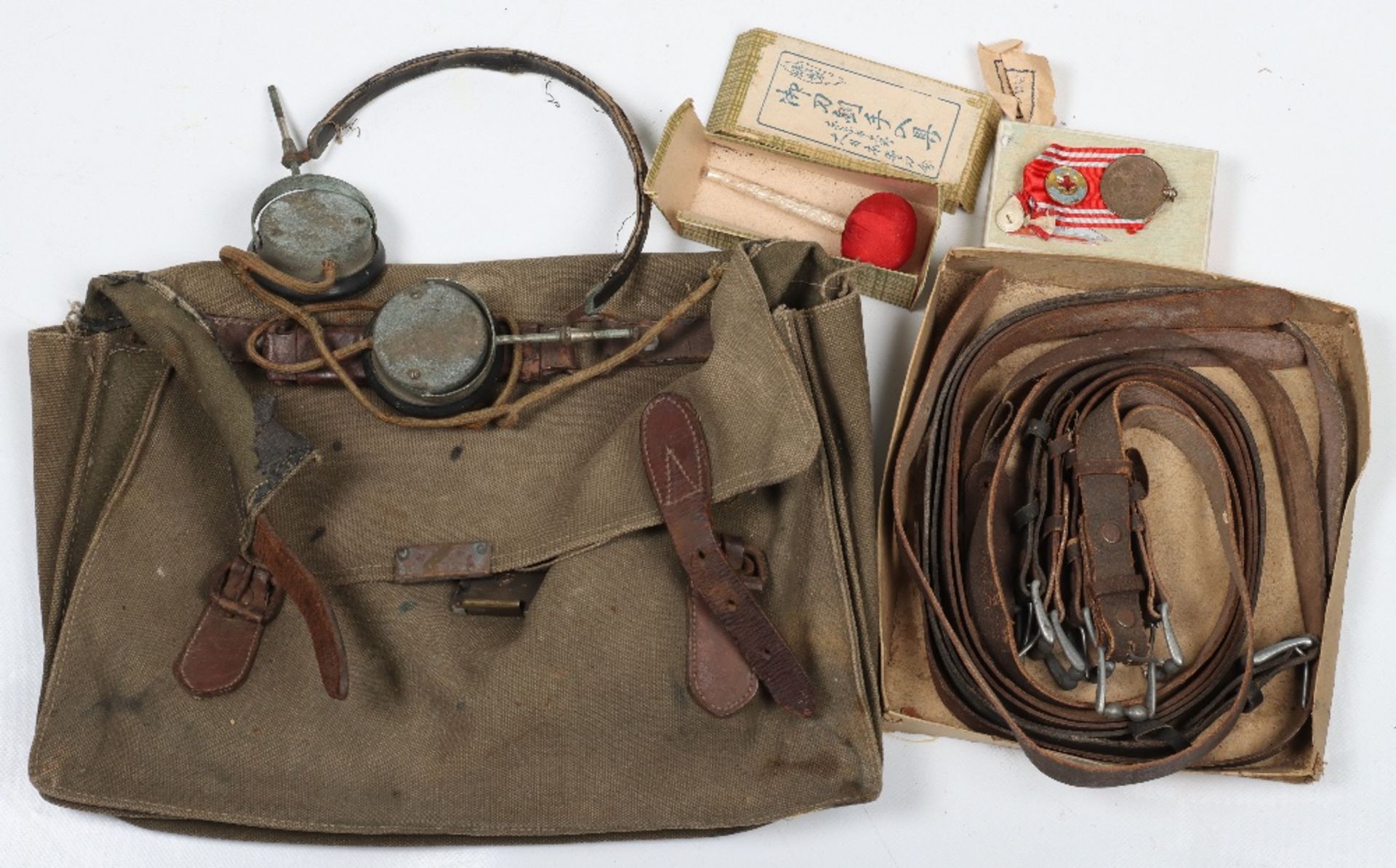 WW2 Japanese Army Pilots Uniform Group in Storage Case - Image 26 of 32
