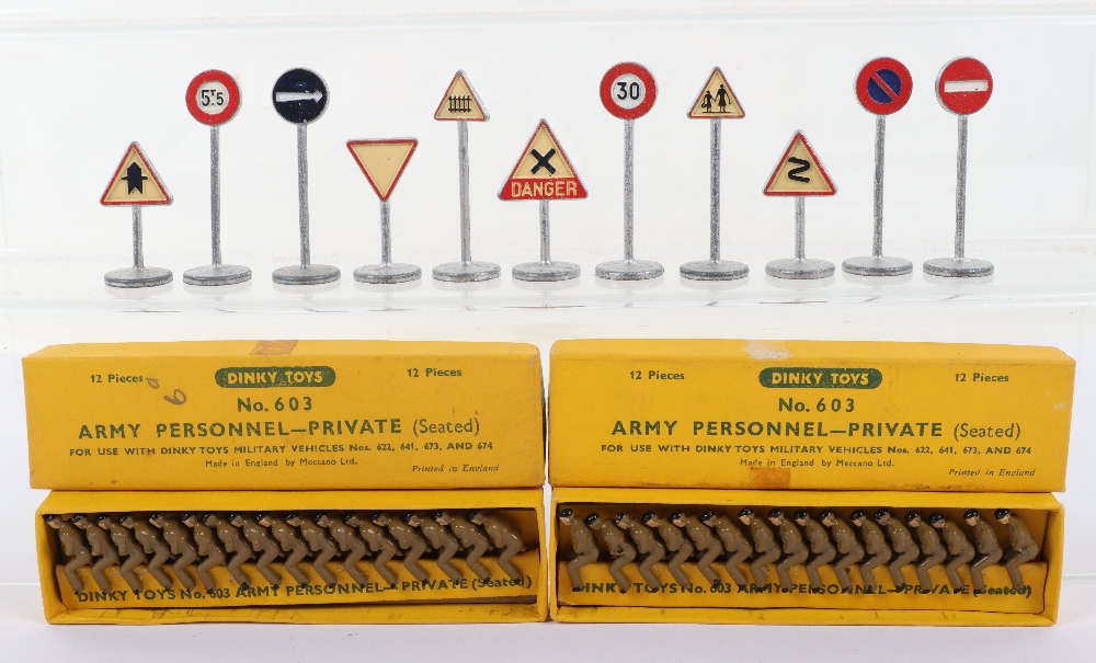 Two Dinky toys set 603 “Army personal-private” (seated) boxed