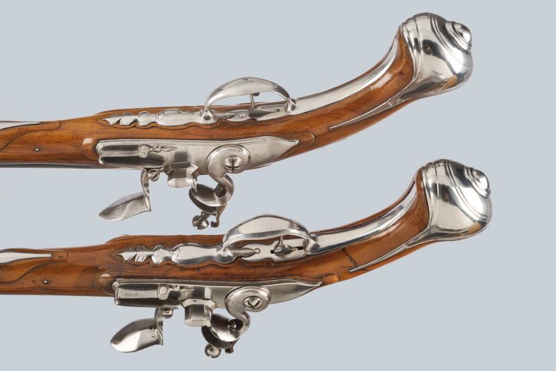 A pair of flintlock holster pistols - Image 6 of 7