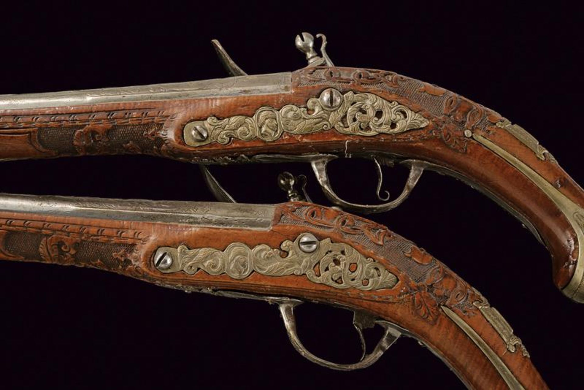 A fine pair of flintlock pistols - Image 2 of 4