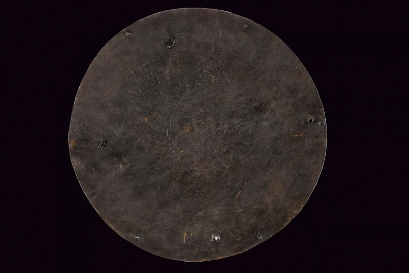 A round shield - Image 4 of 6