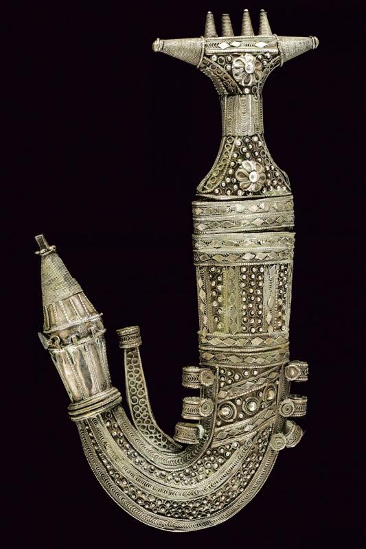 A silver mounted jambiya - Image 4 of 5