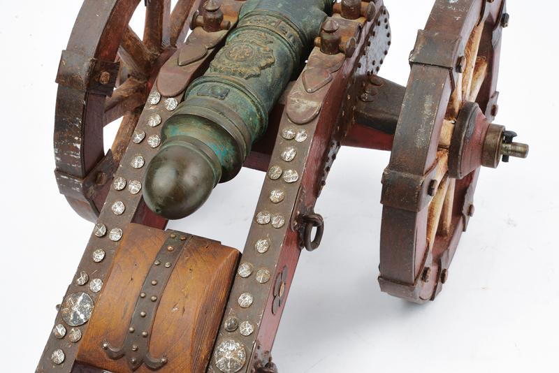 A fine bronze cannon model with carriage - Image 3 of 5