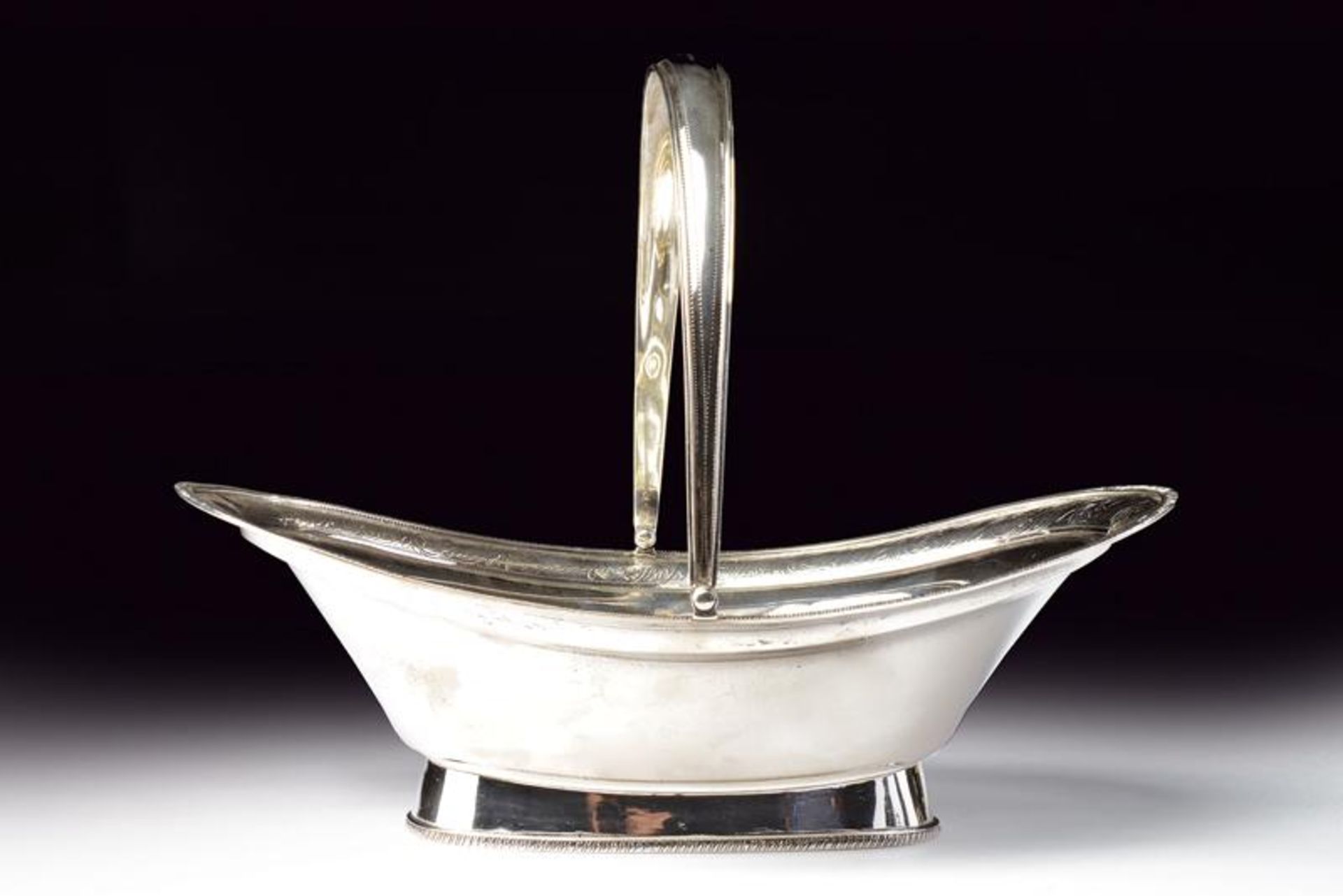 A sterling silver cake basket - Image 4 of 4
