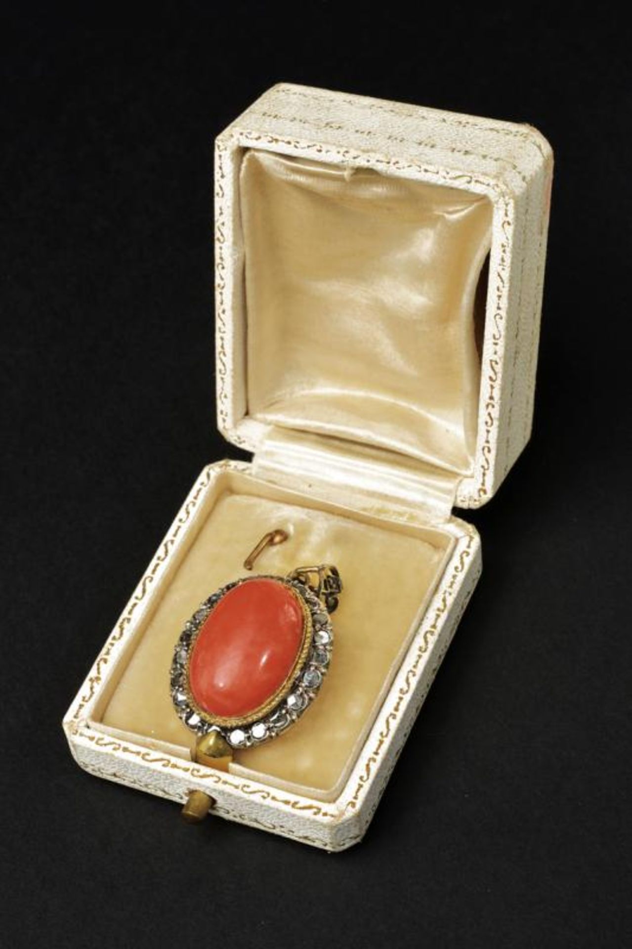 Coral and rose cut diamond pendant 18 Kt Gold, silver topped - Image 2 of 2