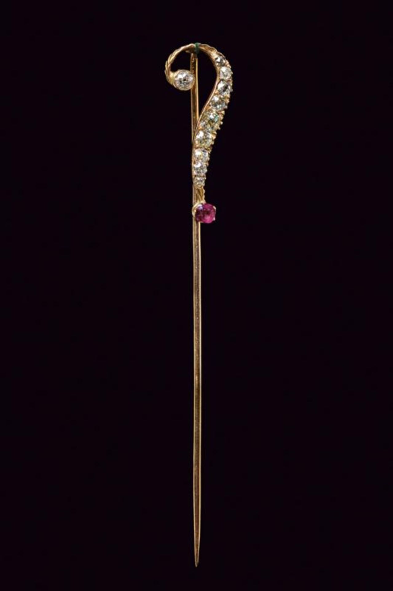 18 kt rose gold tie pin with diamonds