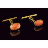 Low gold cufflinks with coral