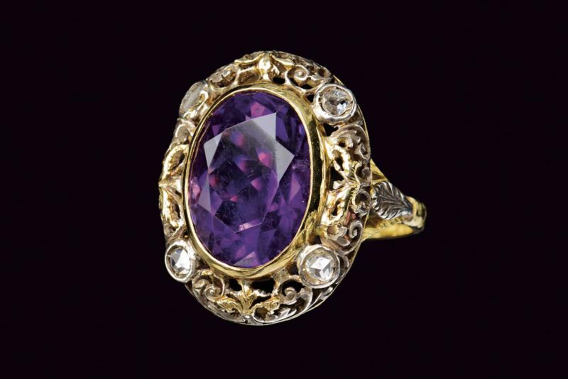 Antique amethyst and diamond oval white gold ring - Image 3 of 3