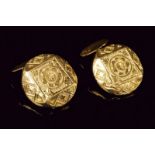 Engraved yellow gold cufflinks