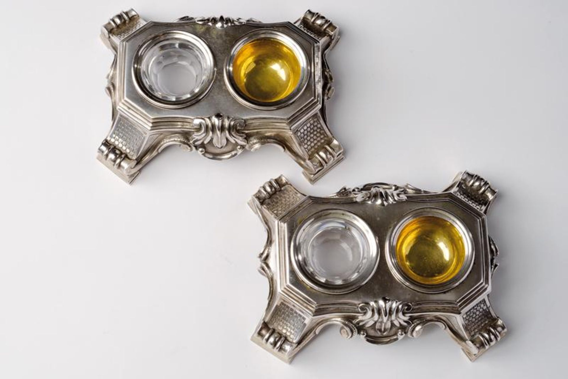 A silver pair of double salt cellars - Bild 2 aus 2