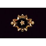 18 kt gold brooch