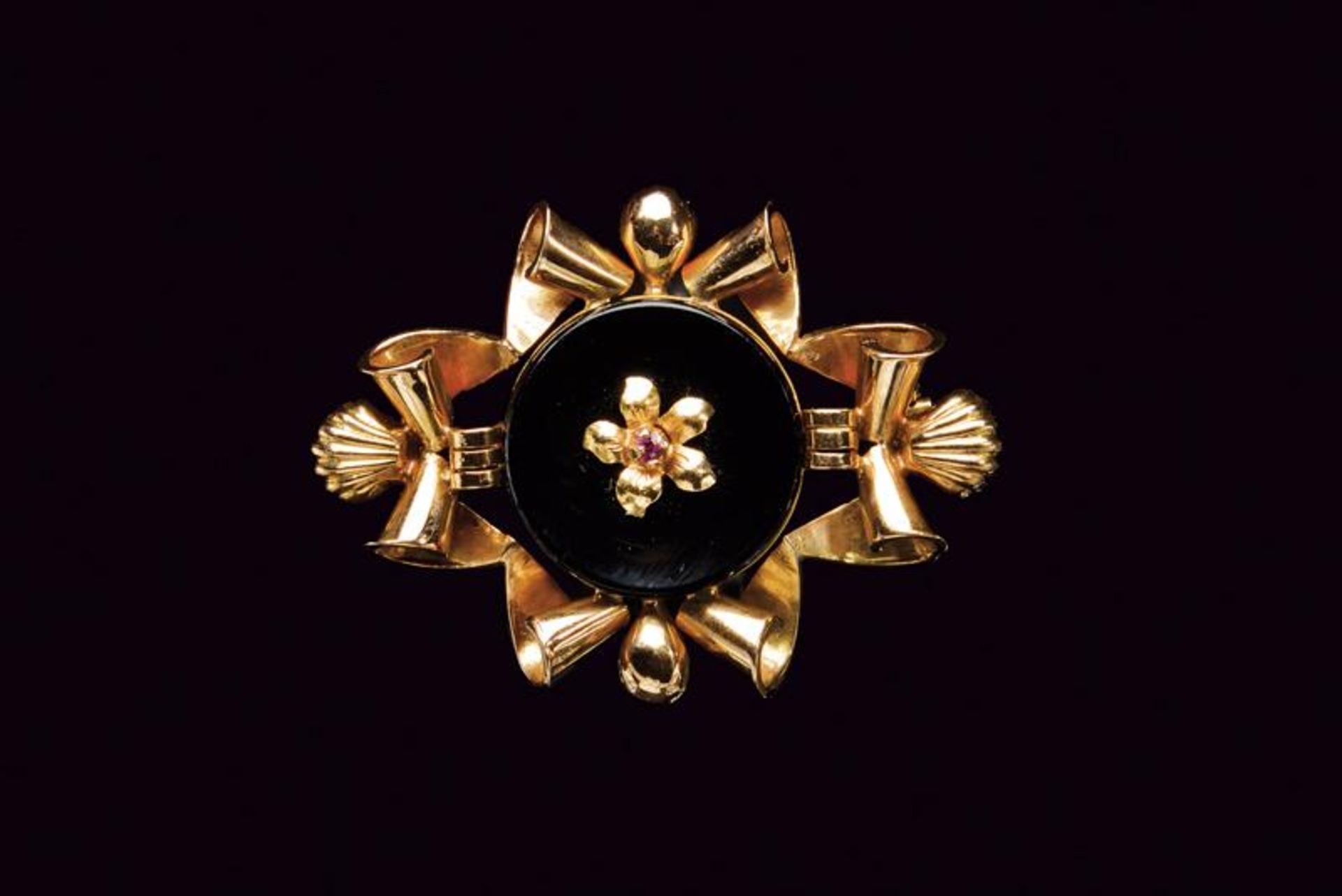 18 kt gold brooch