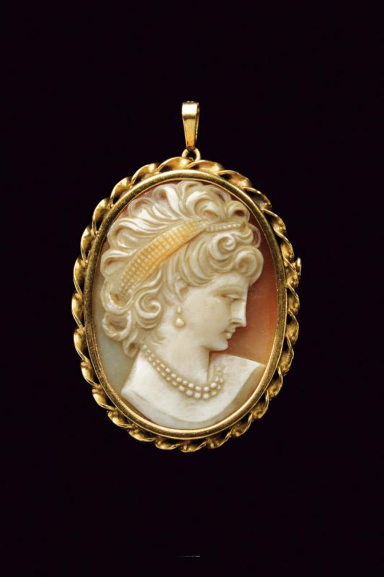 Cameo Brooch/Pendant Of A Woman, Mounted In 18k Gold Surround