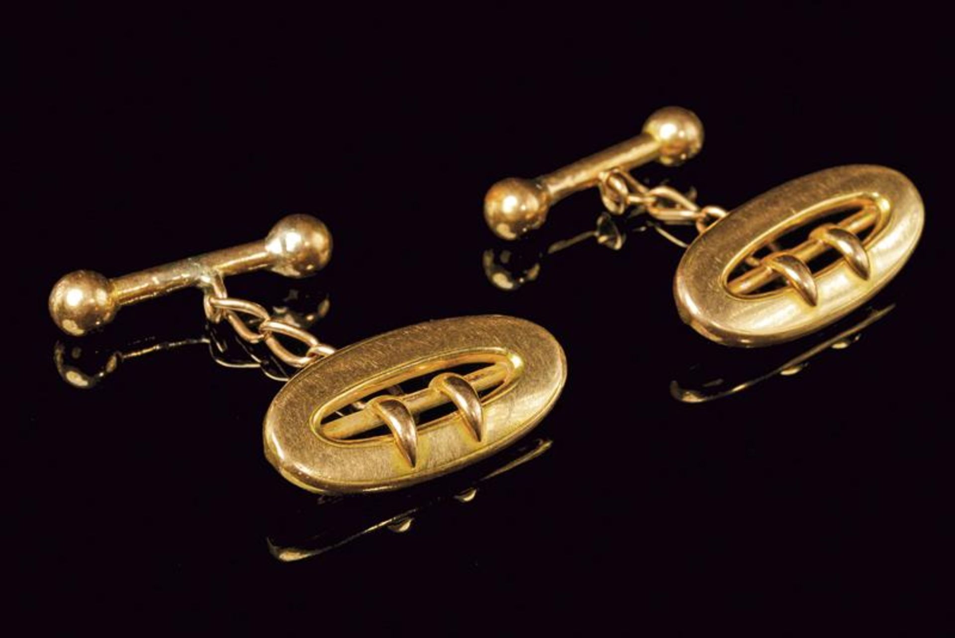 A pair of 18 kt gold cufflinks