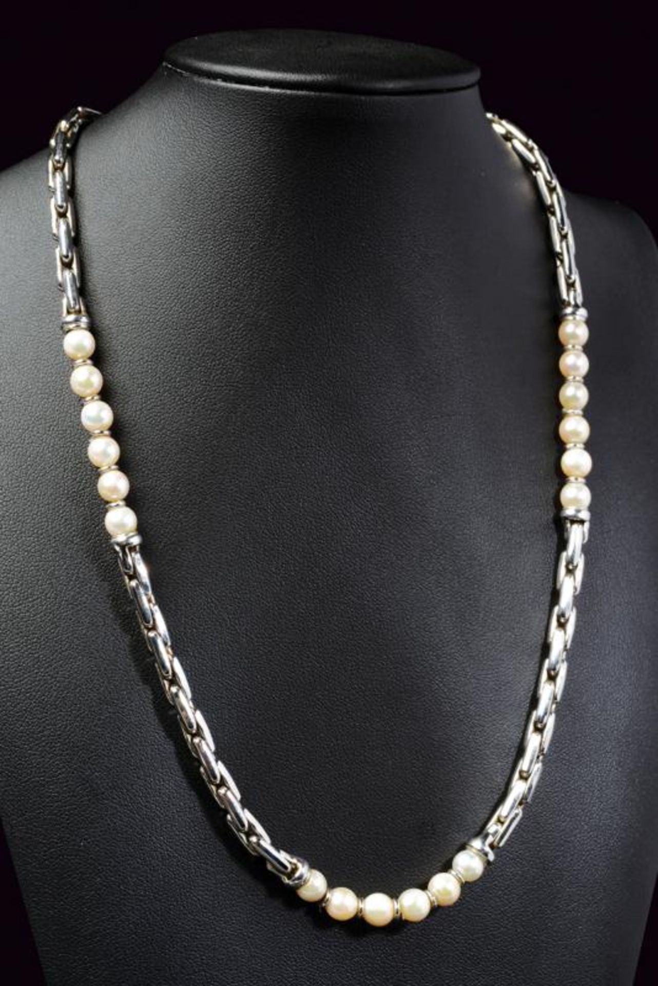 Pearl and link chain 18 kt gold necklace