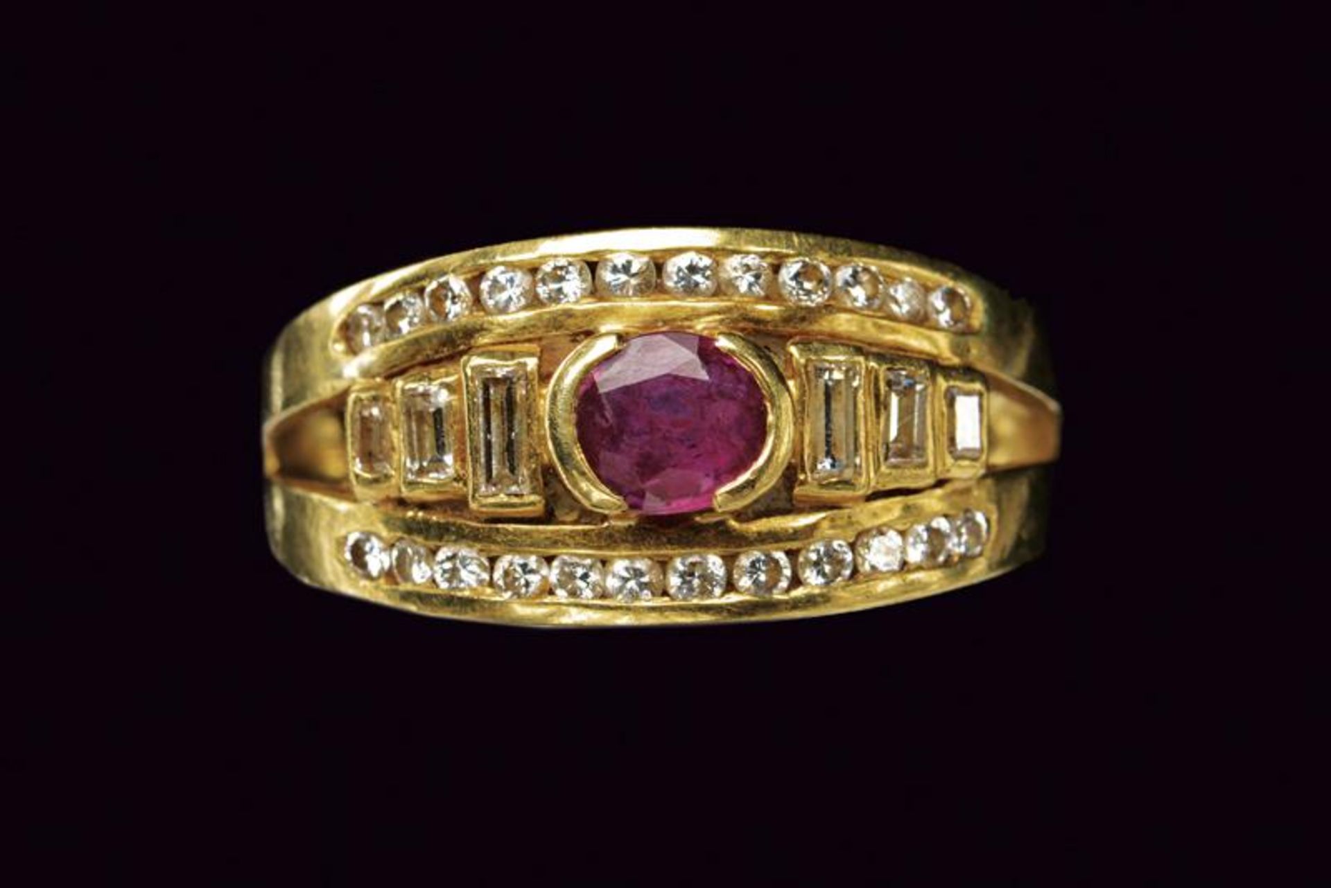 Diamond and ruby gold band ring - Image 3 of 3
