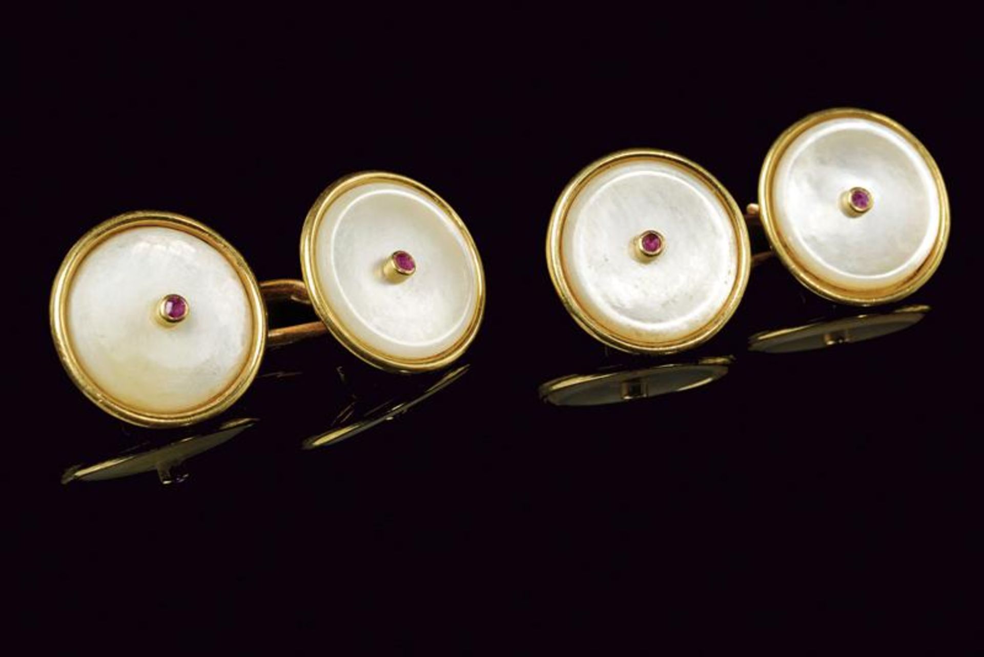 18 kt gold round mother of pearl cufflinks with ruby center