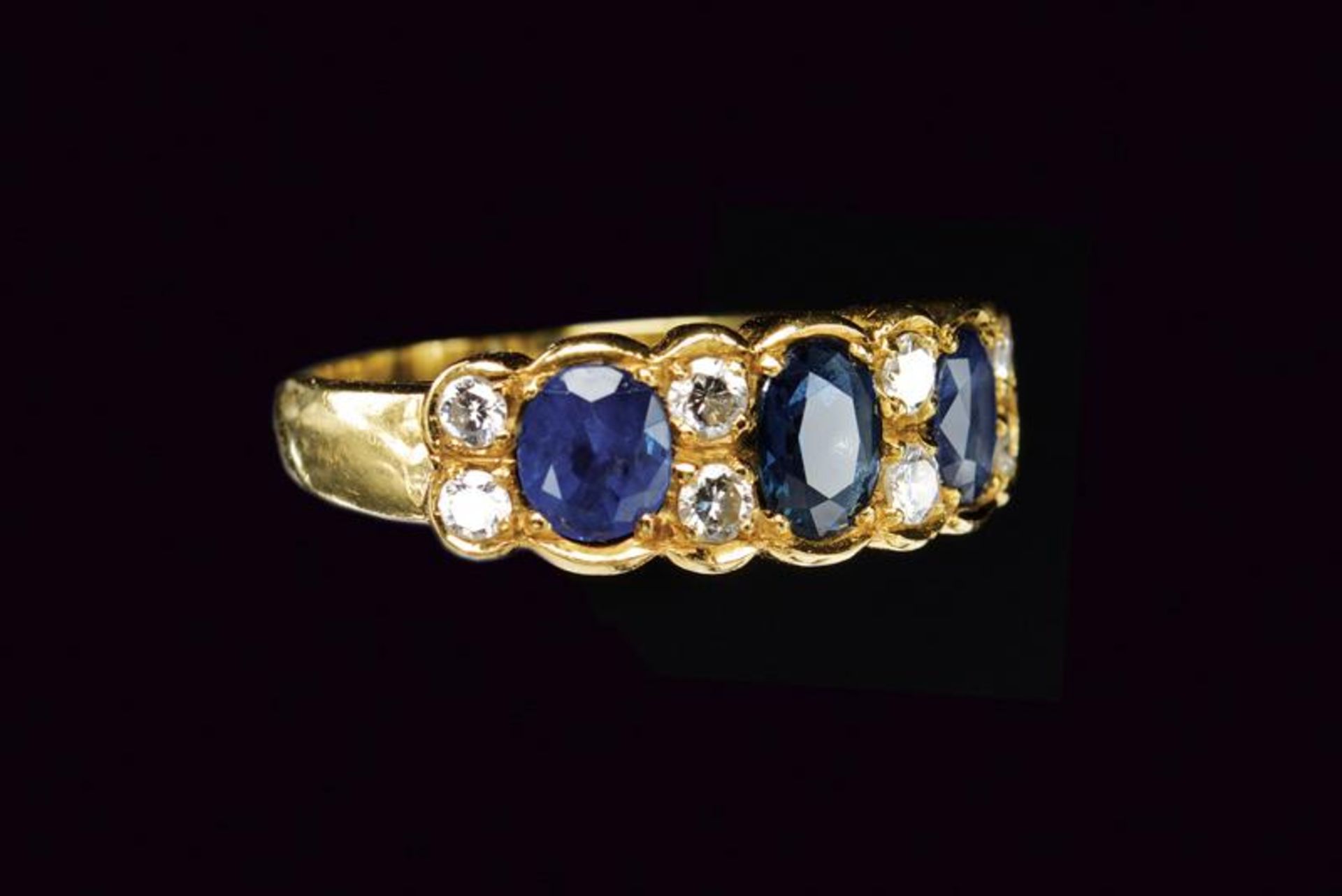 Diamond and sapphire gold band ring - Image 3 of 3