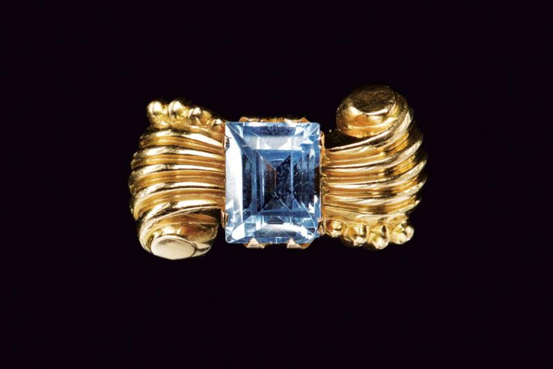 Vintage Blue topaz rose gold ring - Image 2 of 2